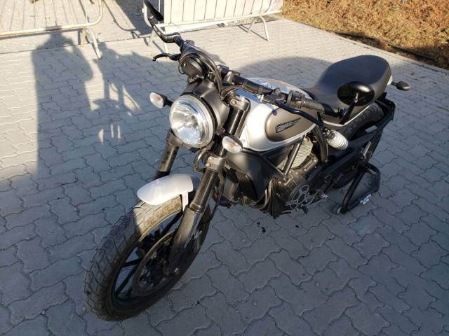 LOTE 271 - DUCATI SCRAMBLER 803 ICON