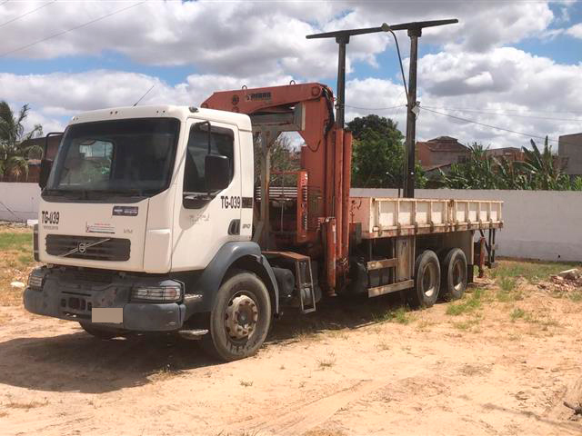 LOTE 019 VOLVO VM 310 6X4R