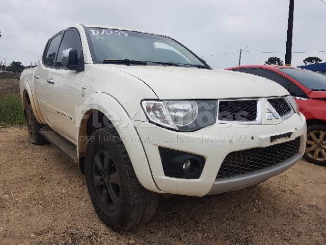 LOTE 034 MITSUBISHI L200 TRITON HPE 3.2 TURBO 2011