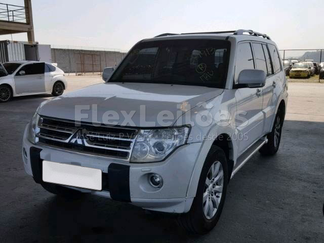 LOTE 034 MITSUBISHI PAJERO FULL HPE 3.2 TURBO 2011